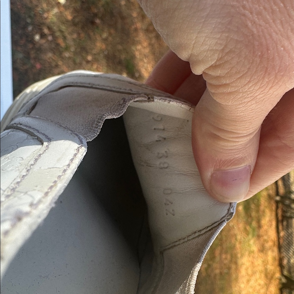 Gucci White Microguccissima Pattern Leather Sneakers w free  Gucci wristlet - Picture 6 of 16